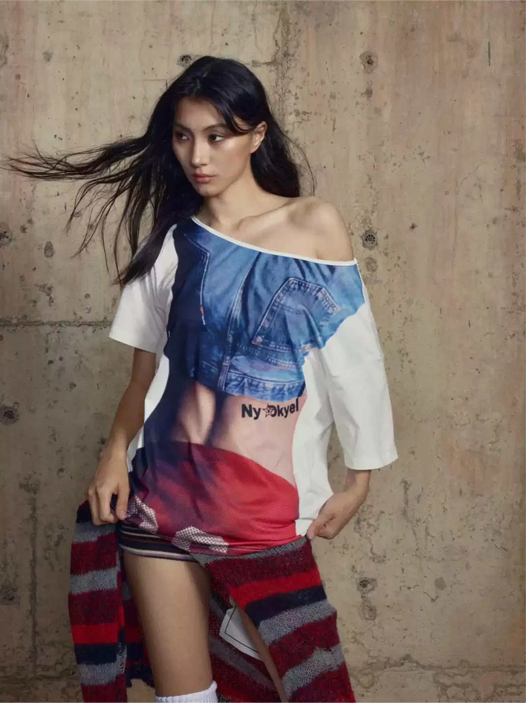 NyDkyel | Portrait Print Off-Shoulder T-Shirt