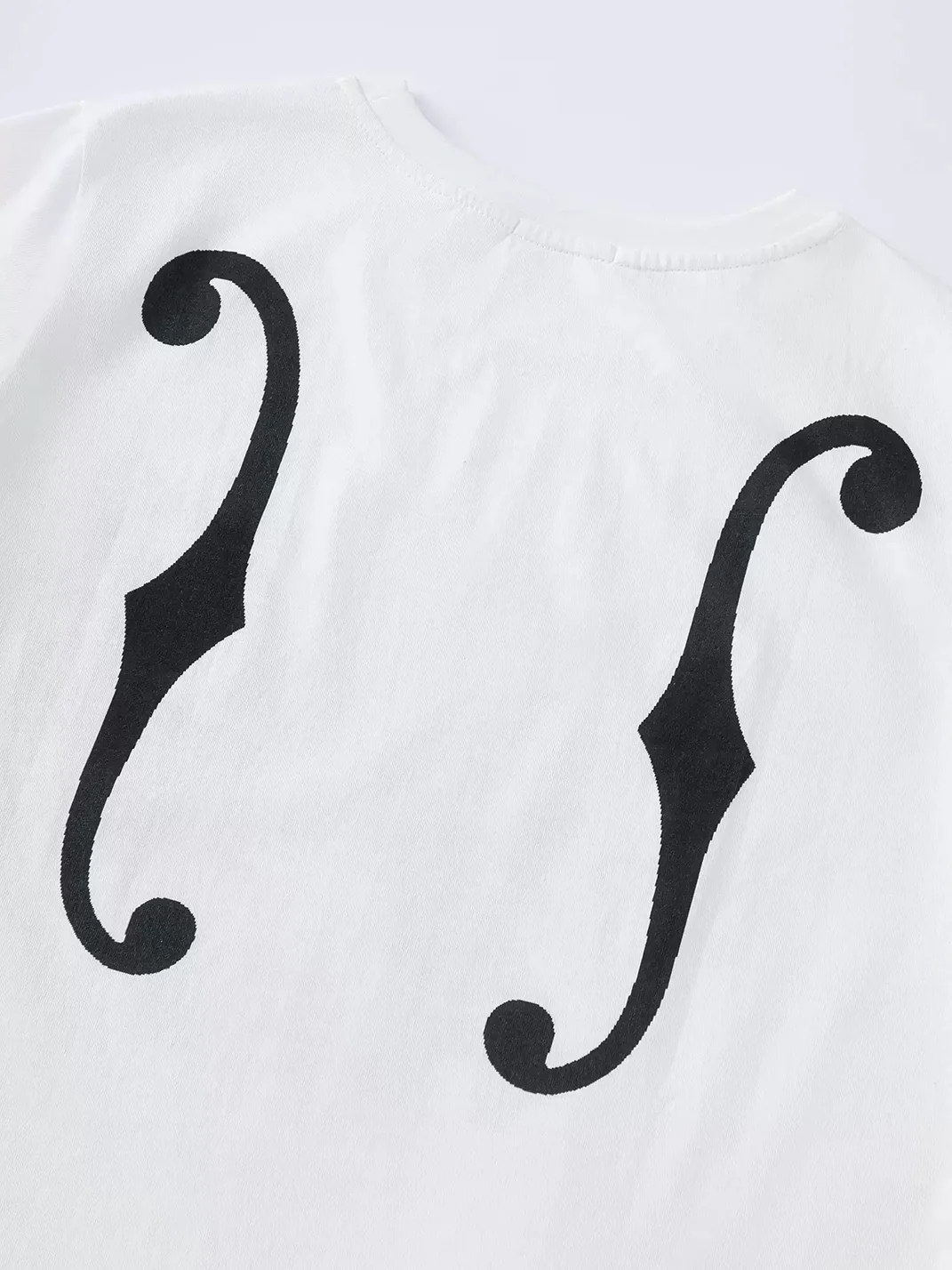 Reb form | White Short Sleeve Graphic T-Shirt
