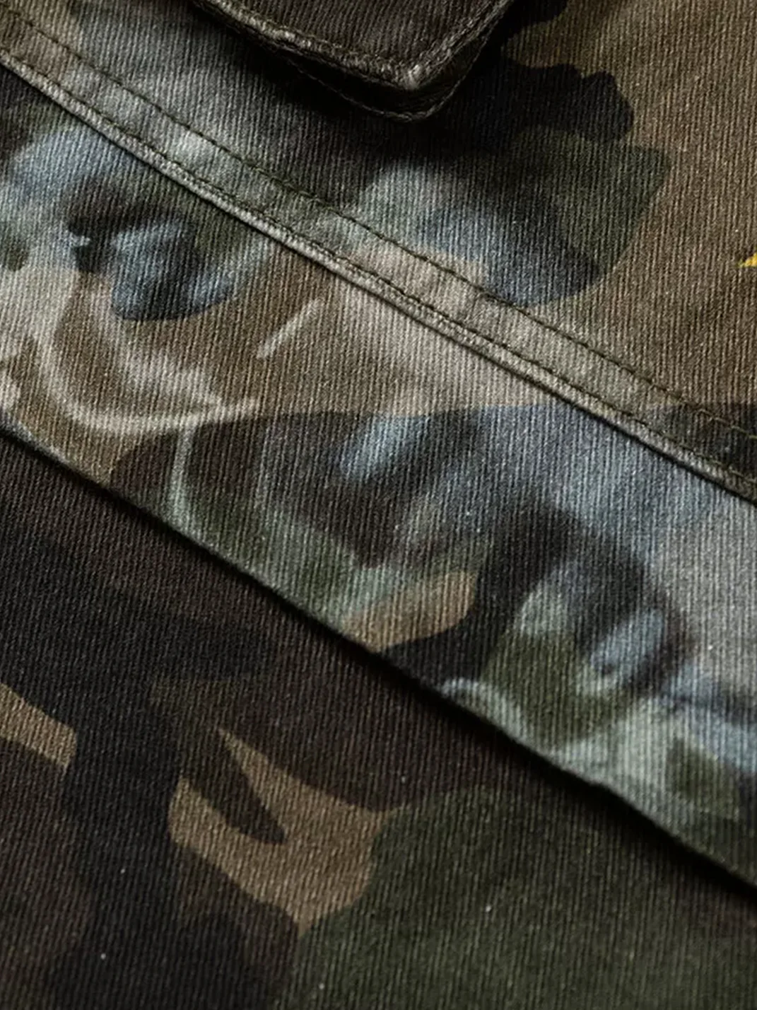 EeeeArtmonster | Camouflage Star Print Cargo Shorts