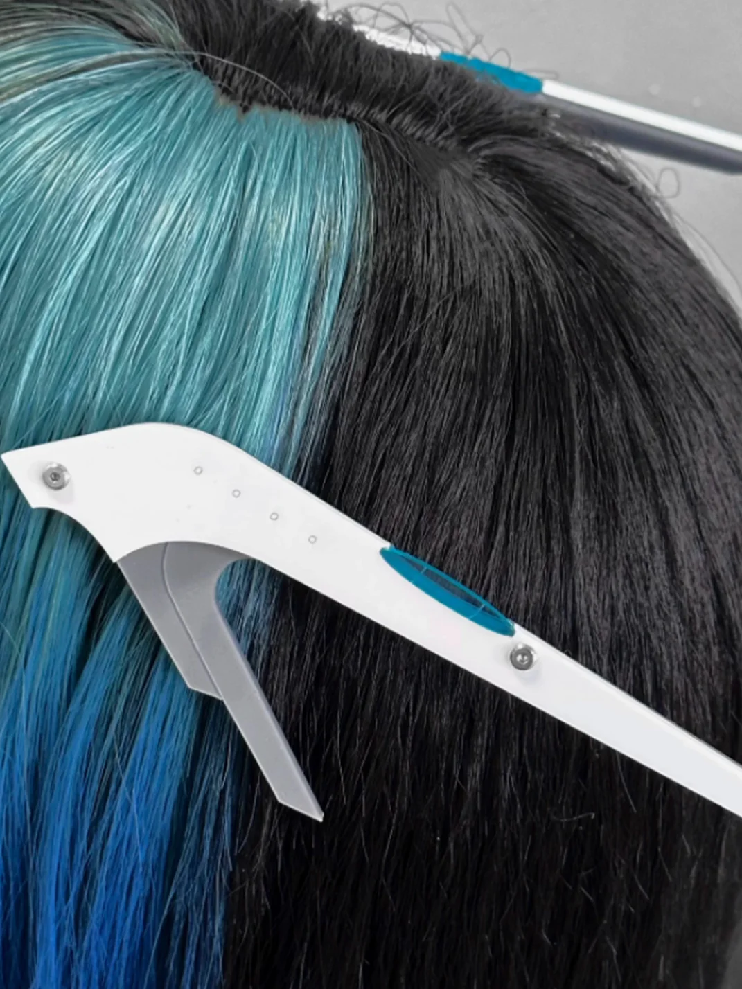 AXBD | YUN-02 Futuristic Acrylic Hair Clip Pair