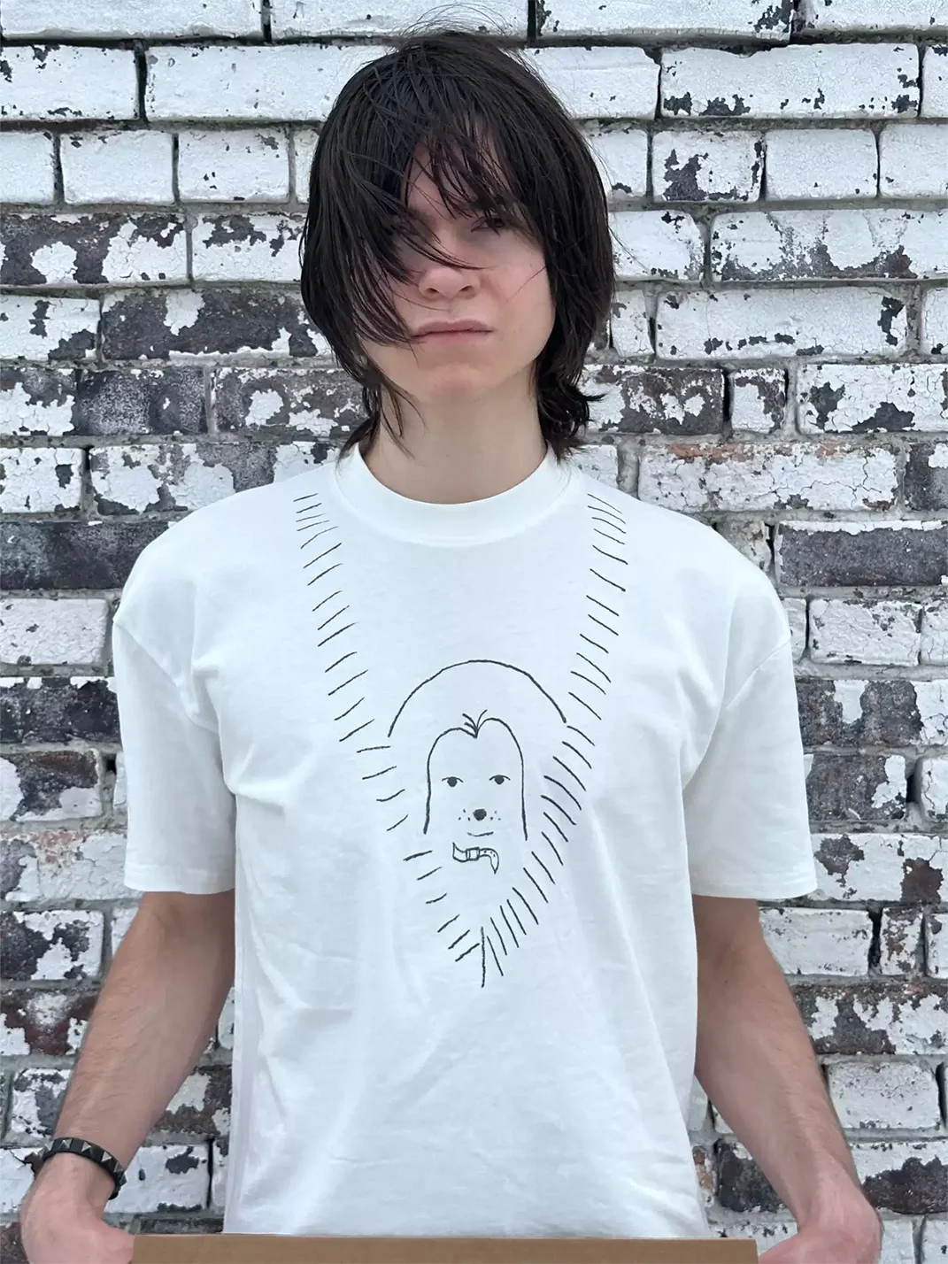 Fey Fey Worldwide | Betty Graphic V-Frame T-Shirt