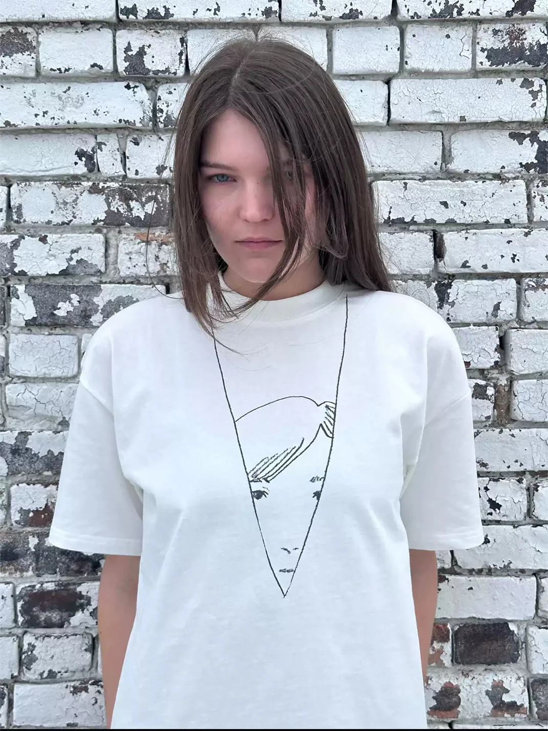 Fey Fey Worldwide | Betty Graphic V-Frame T-Shirt