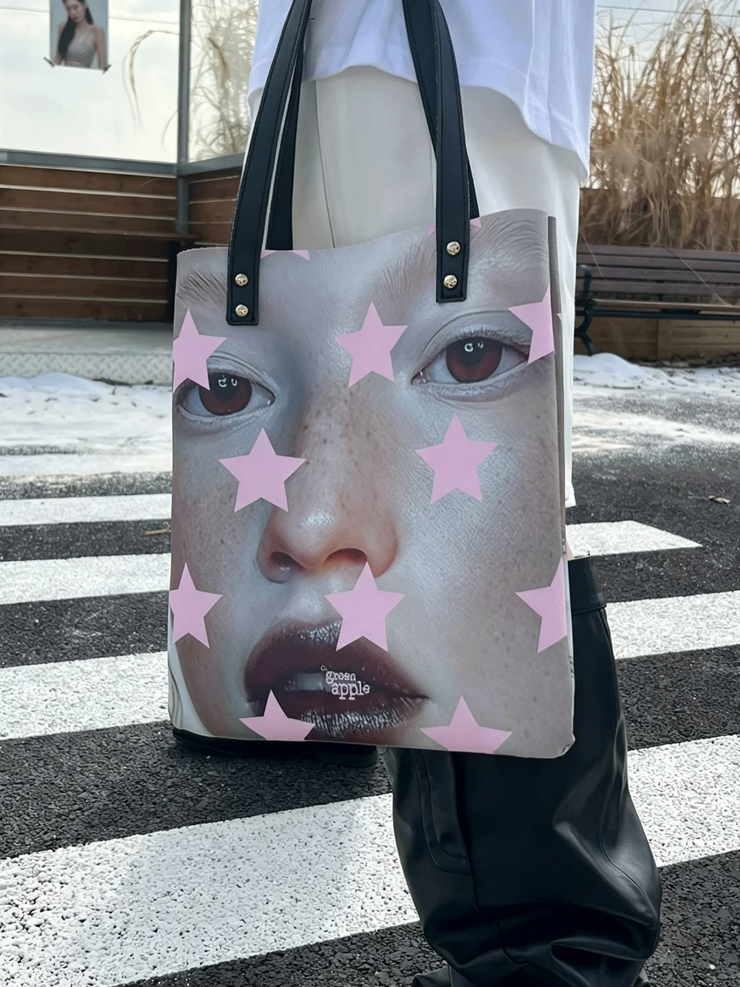 Oogreenapple | Portrait Star Print PU Tote Bag