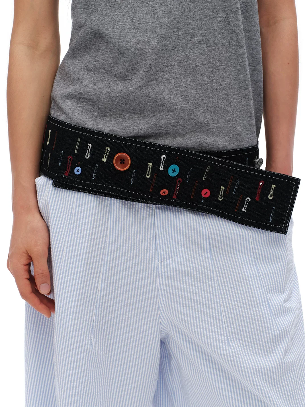 Oinimi | Embroidered Buttonhole Denim Convertible Waist Bag