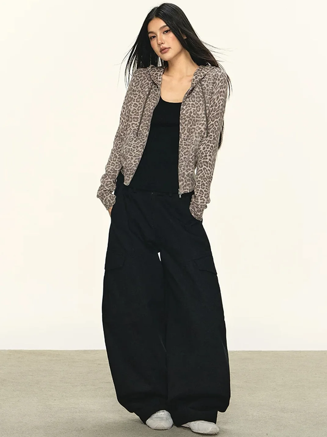 Anna aneae | Women's Leopard Print Cropped Zip Hoodie
