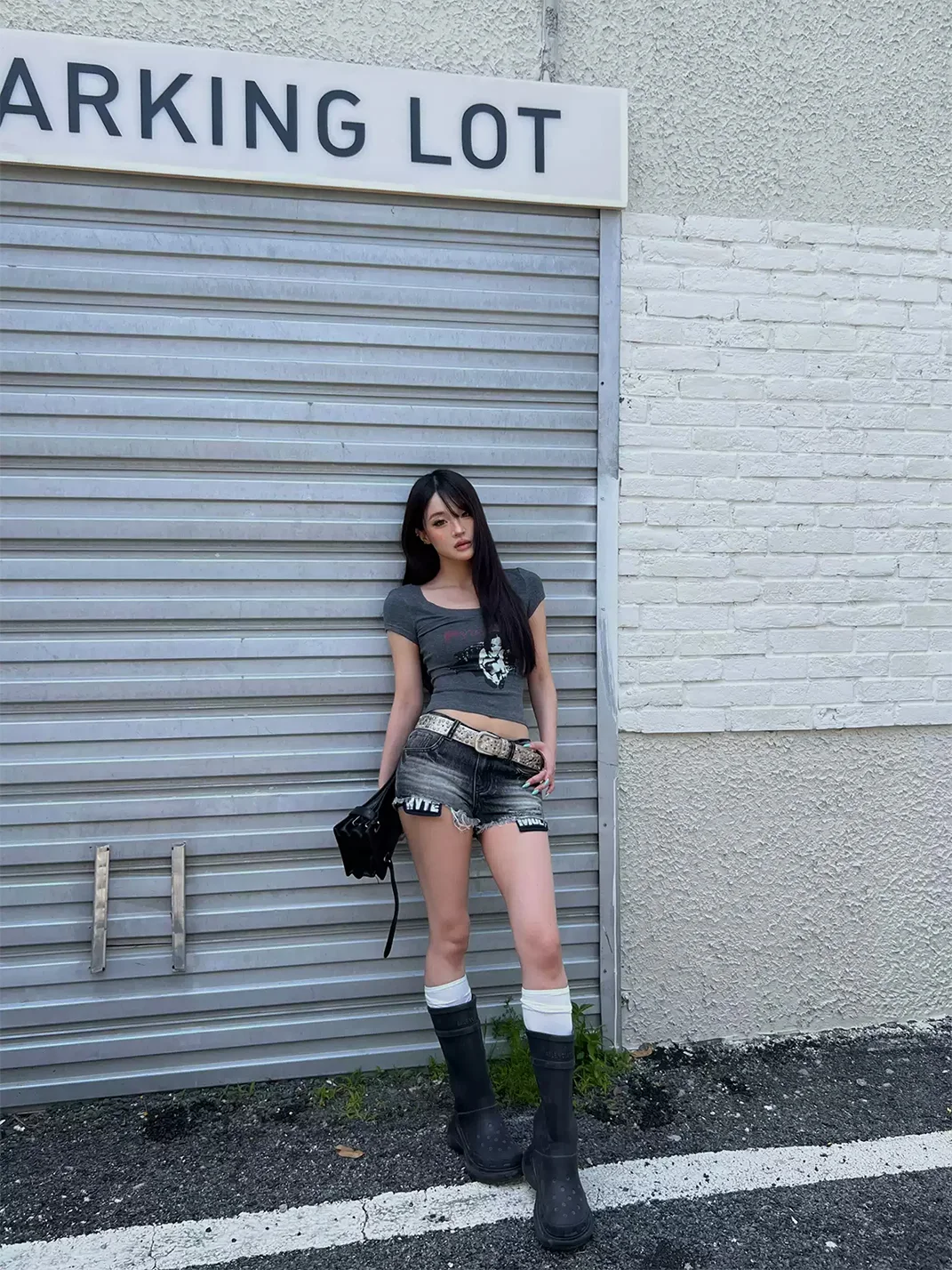 HYTE MOLY | Distressed Low-Rise Frayed Denim Shorts
