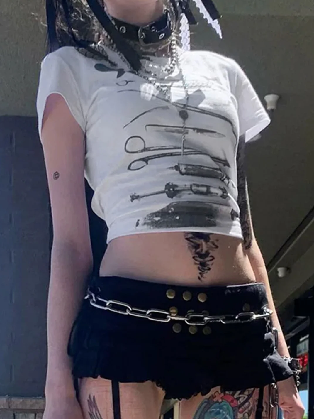 YWEMWZ | Surgical Tools Print Fitted Crop T-Shirt