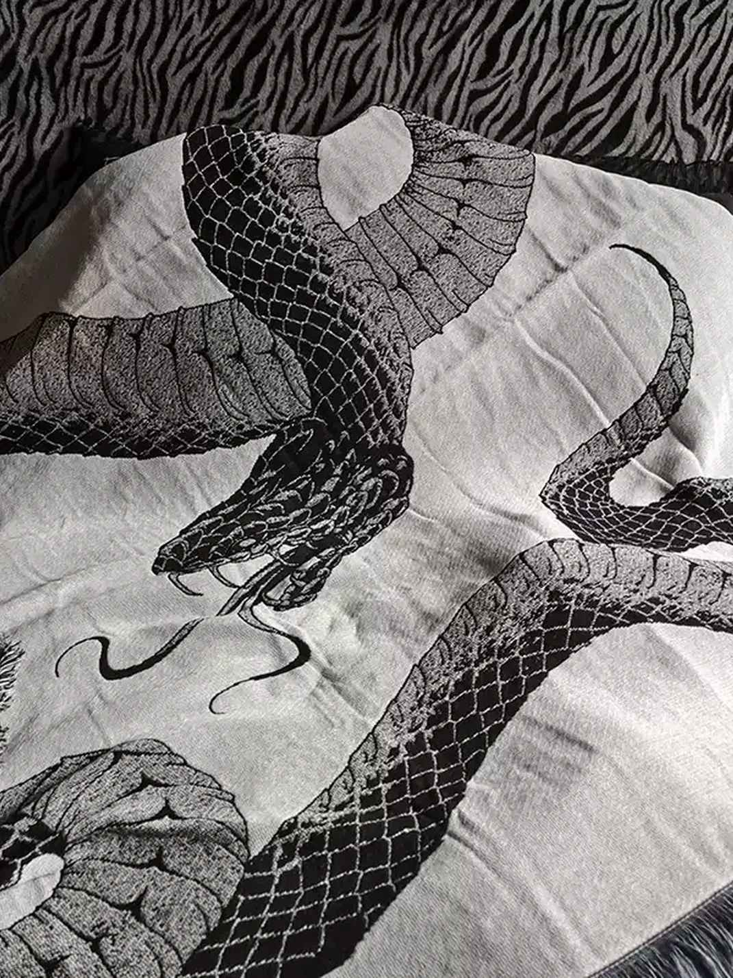 HXT | Retro Snake Knitted Sofa Throw Blanket