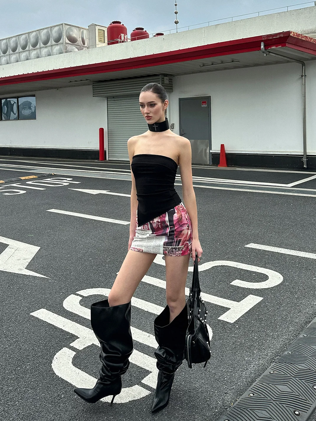 0122stepll | Low-Rise Barbie Newspaper Print Mini Skirt
