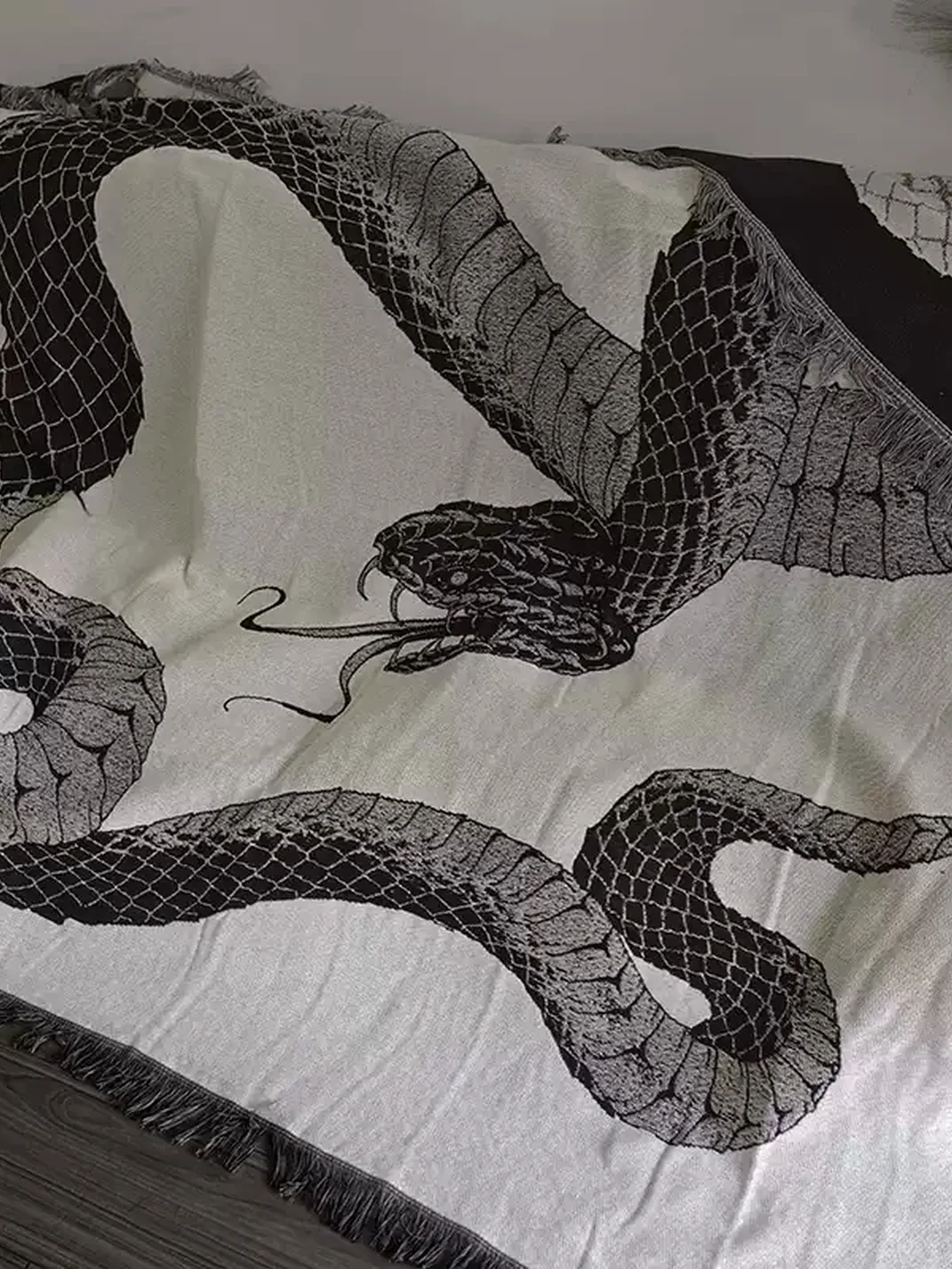 HXT | Retro Snake Knitted Sofa Throw Blanket