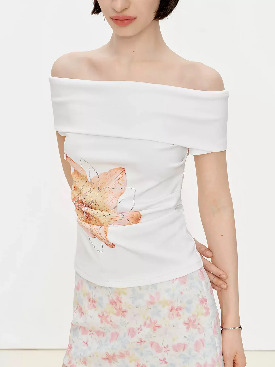 Ayo | White Floral Off-Shoulder Ruched Waist T-Shirt