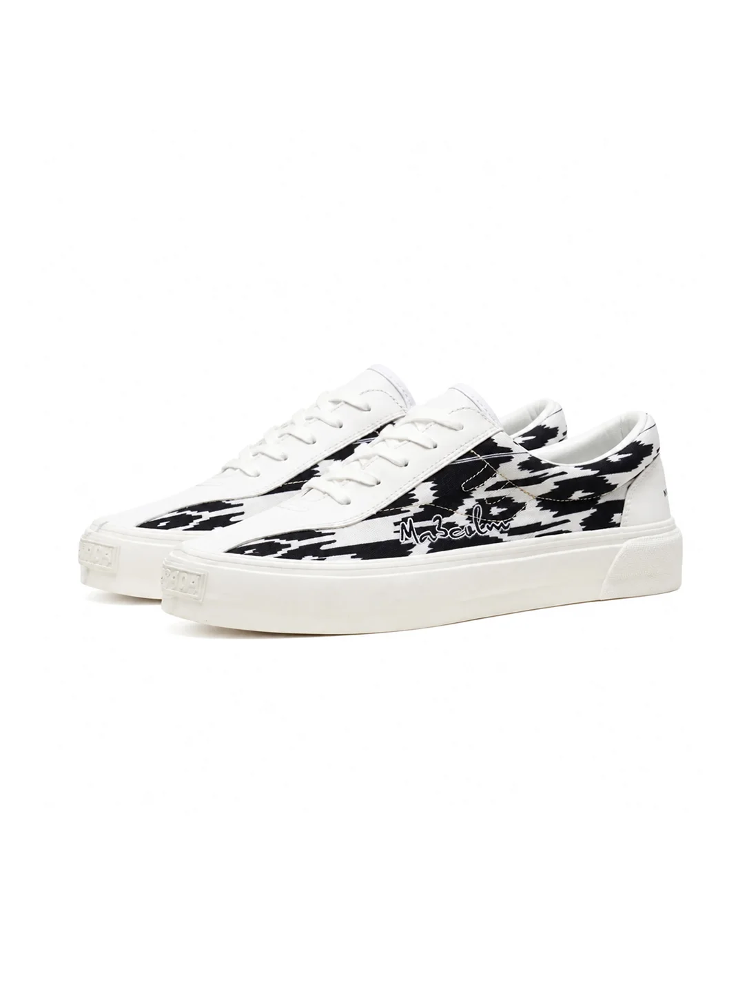 EQLZ | Etles Pattern Low Top Skate Sneakers