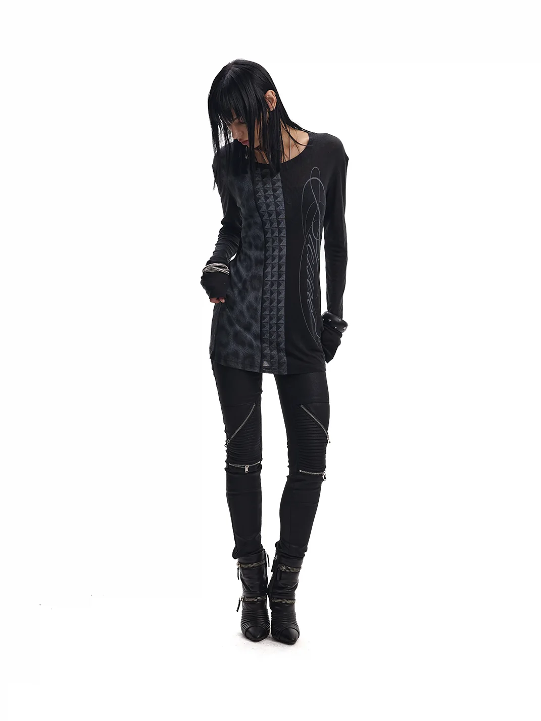 no E mosen | Studded Leopard Irregular Hem Fitted Long Sleeve Top