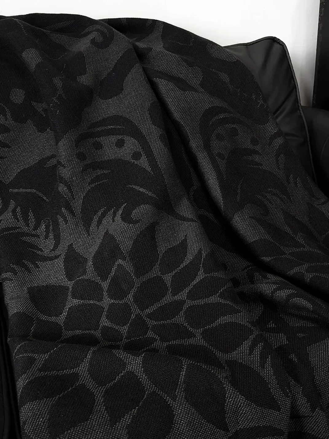 HXT | Gothic Skull Dahlia Tassel Throw Blanket