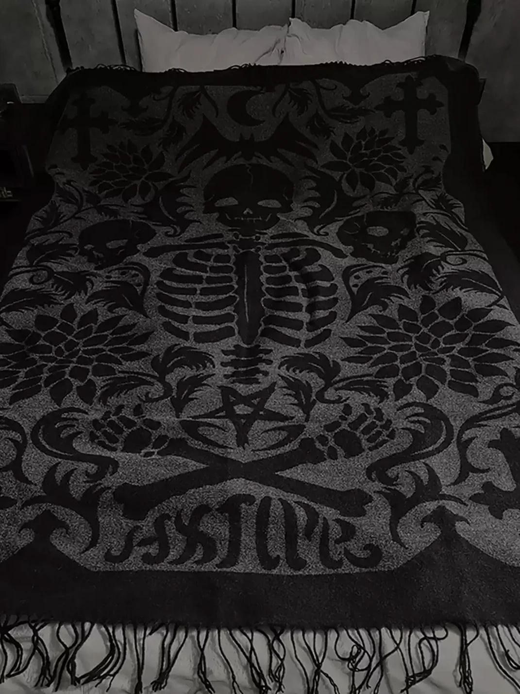 HXT | Gothic Skull Dahlia Tassel Throw Blanket