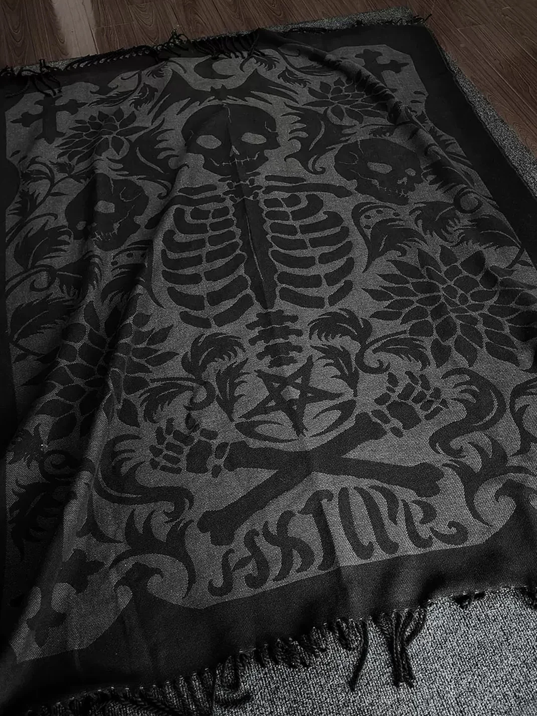 HXT | Gothic Skull Dahlia Tassel Throw Blanket