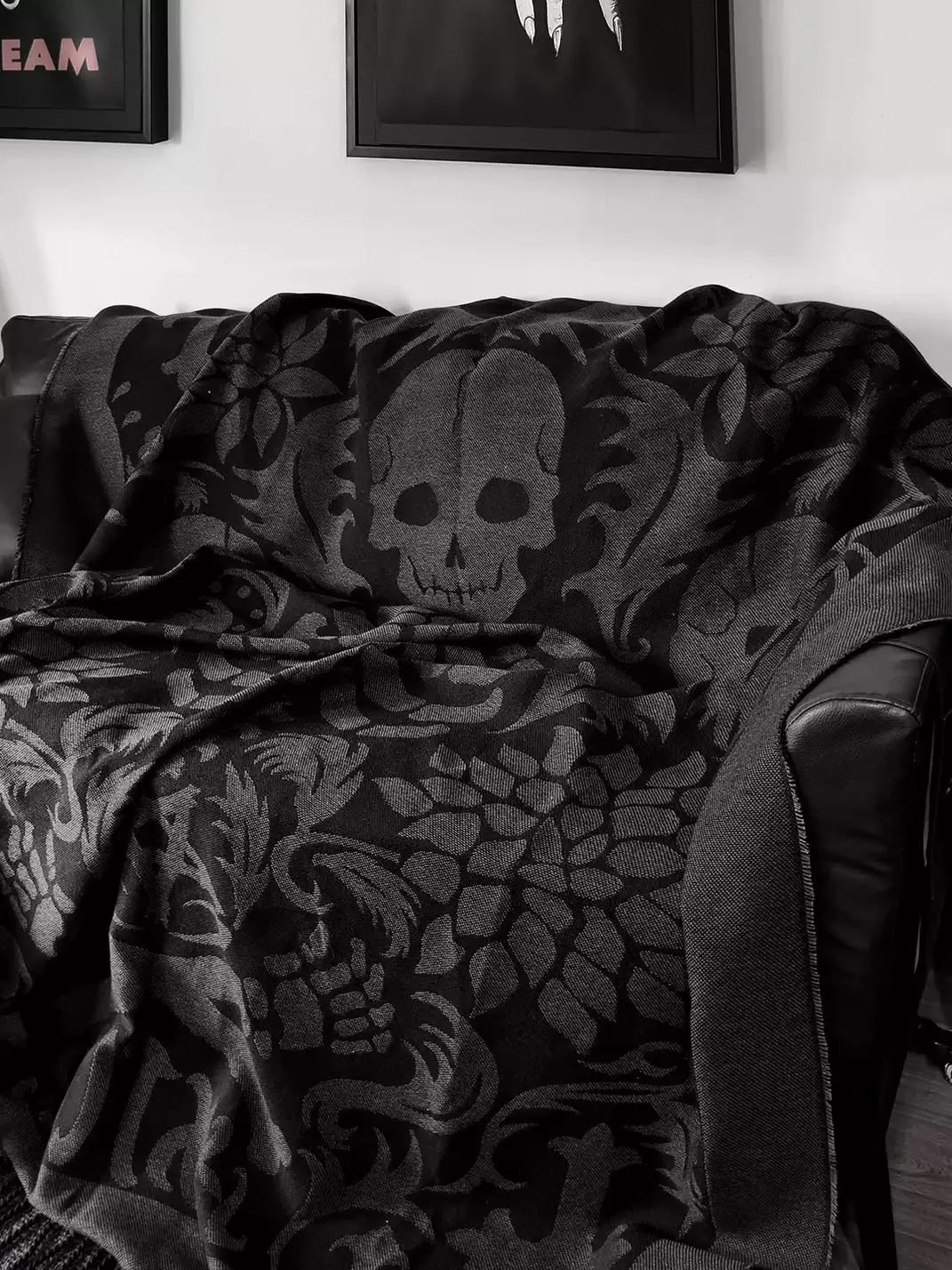 HXT | Gothic Skull Dahlia Tassel Throw Blanket
