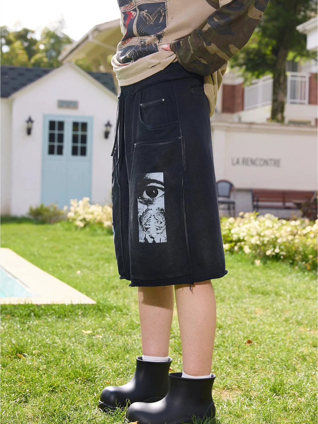 ERROR CODE robot | Studded Washed Graphic Loose Shorts