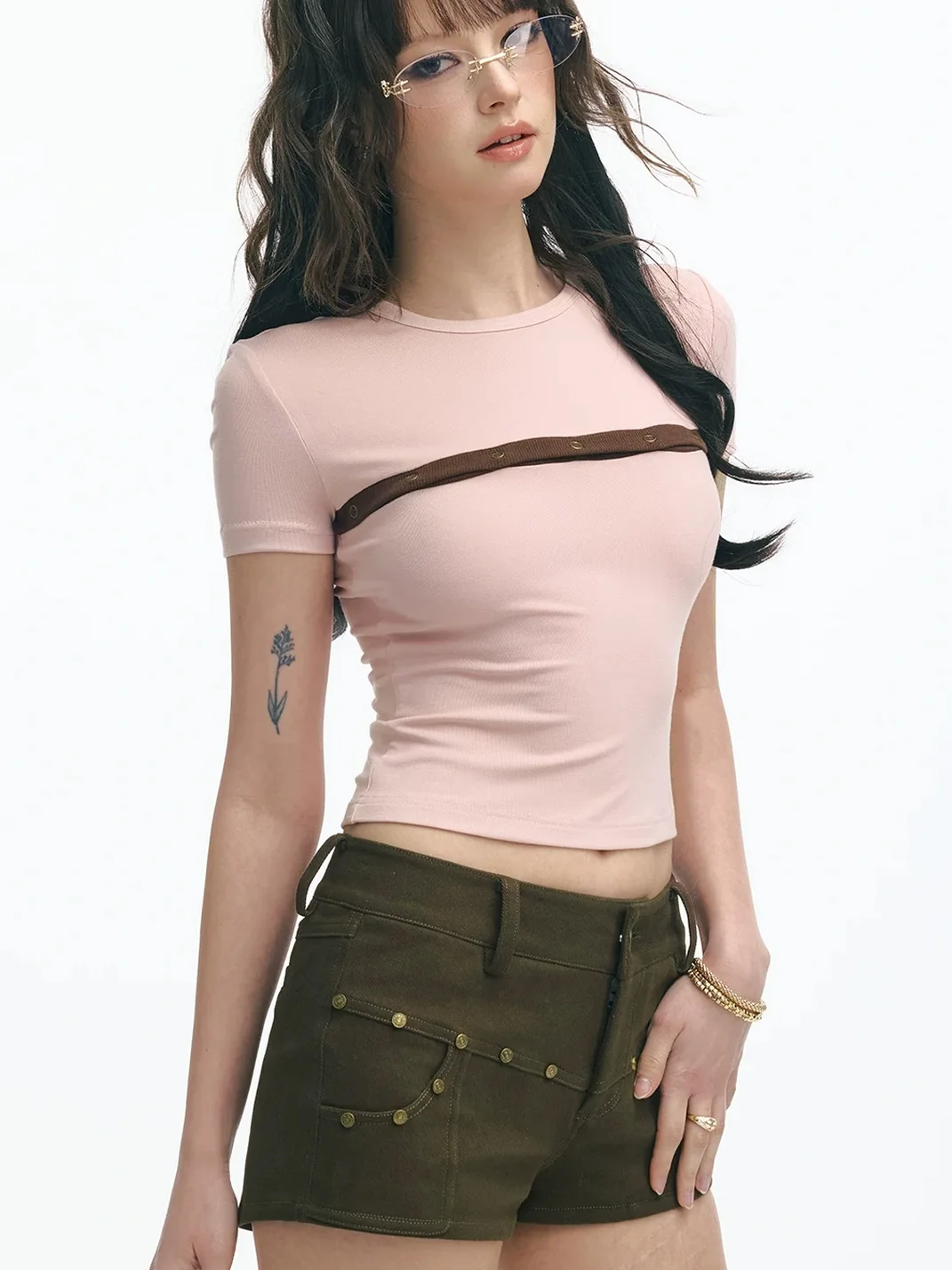 SereneEase | Contrast Cutout Fitted Cropped T-Shirt