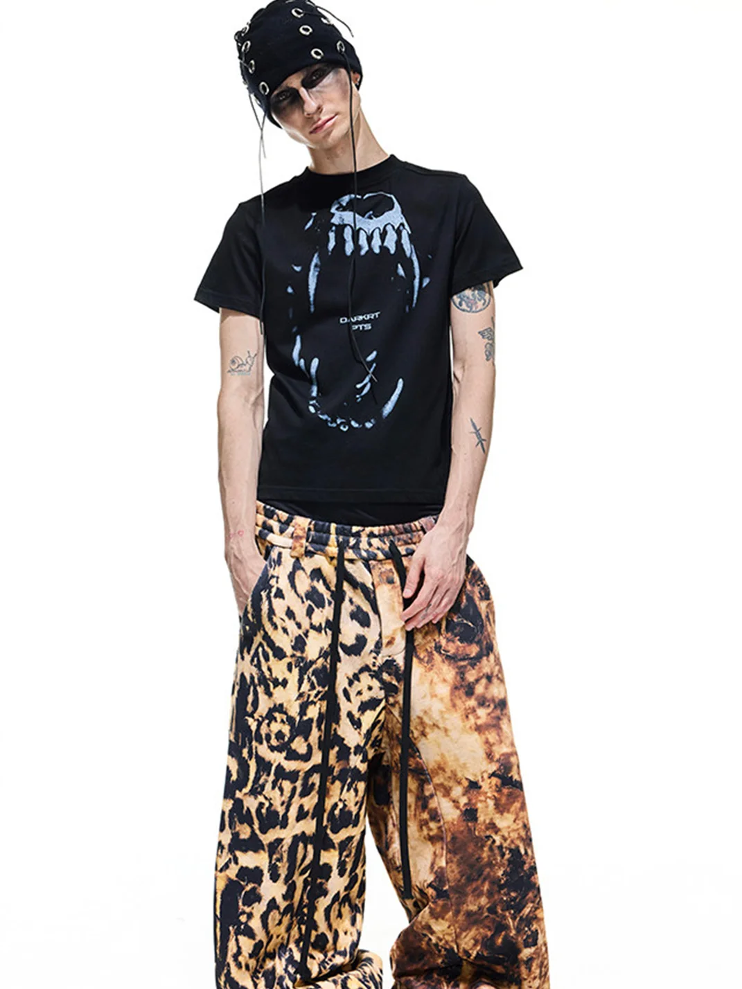 DARKRTPTS | Cropped Slim Fit Fang Print T-Shirt
