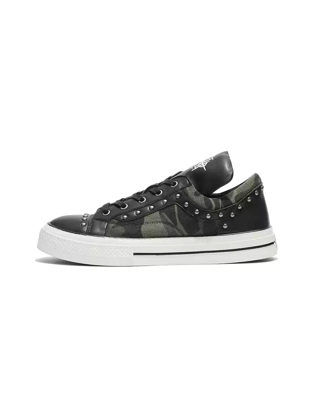DETW | Camouflage Studded Platform Low Top Sneakers