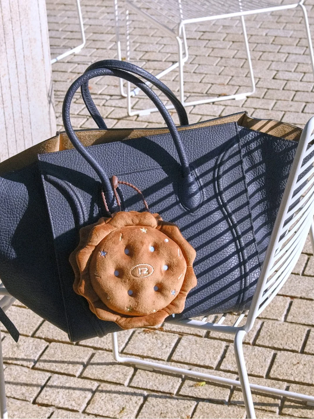12Yotems | Cookie-Shaped Three-In-One Travel Neck Pillow