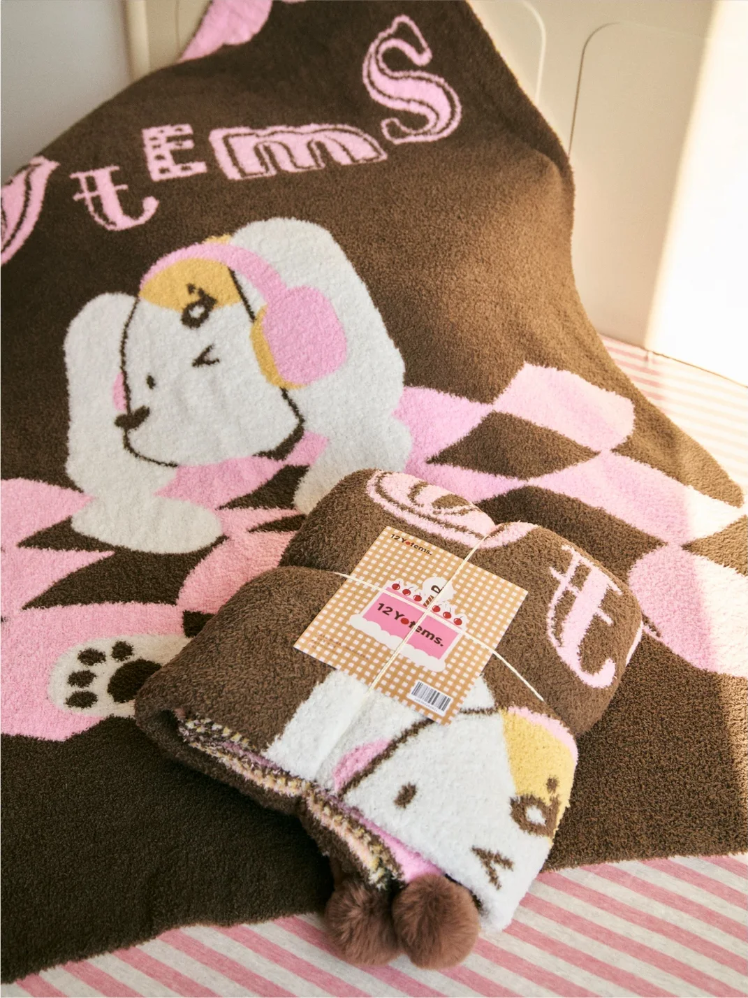 12Yotems | Plush Knit Cartoon Dog Throw Blanket