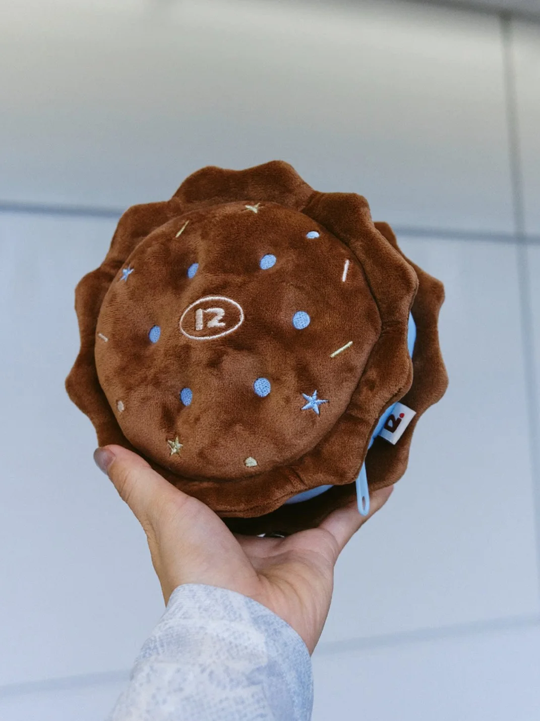 12Yotems | Cookie-Shaped Three-In-One Travel Neck Pillow