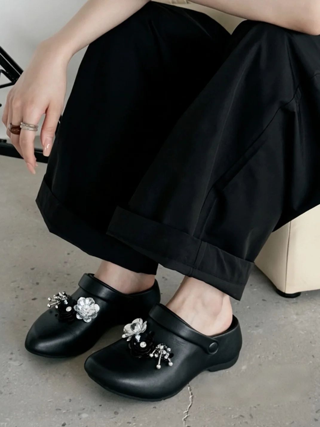 ZHUDAGE | Pointed Rhinestone Platform Clog Slippers