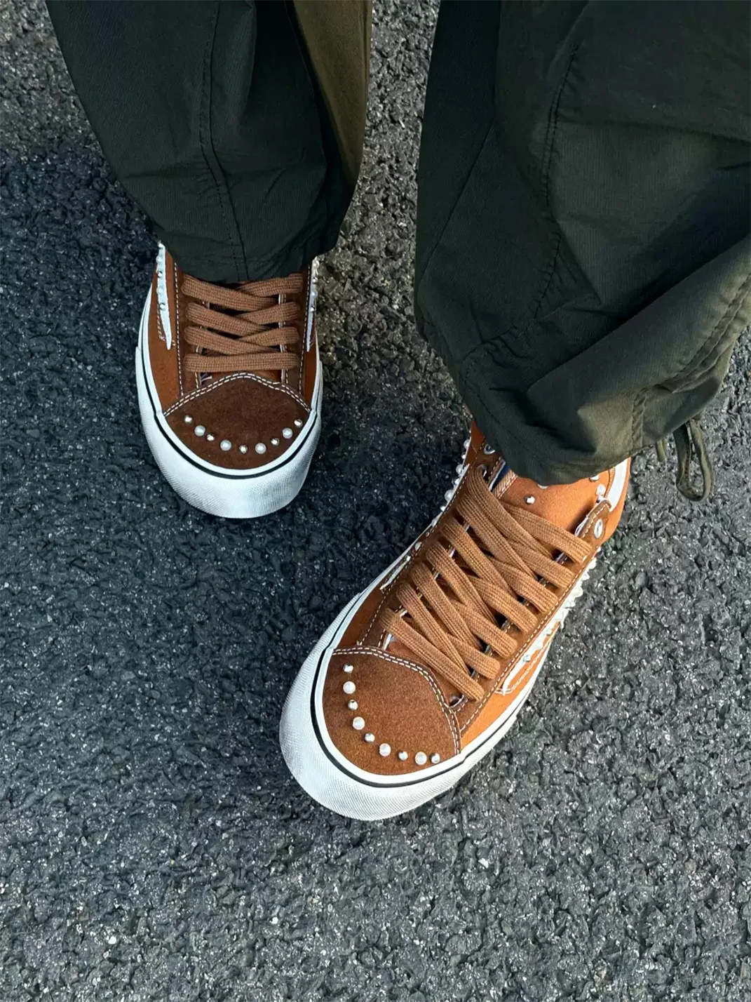 ZDZZFT | Distressed Pearl Studded Low-Top Skate Shoes