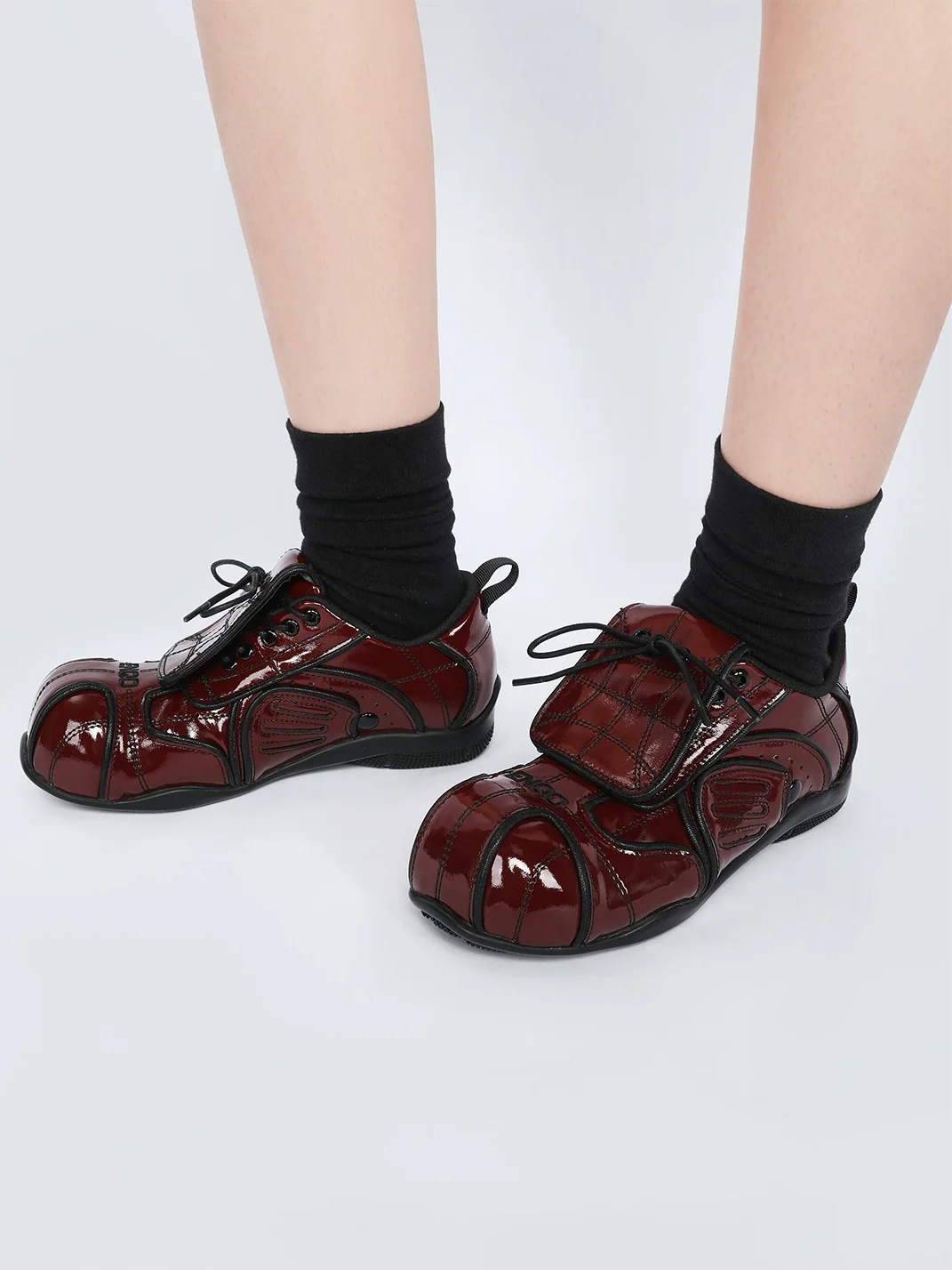 Enqo | Retro Red Brown Flap Sneakers