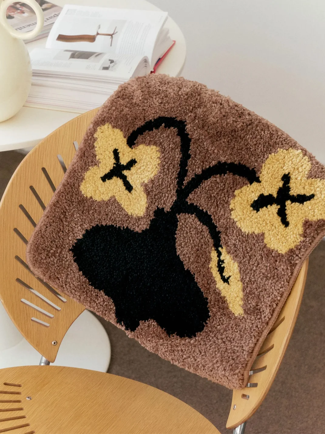 SOREMO | Illustrated Tufted Nonslip Chair Cushion