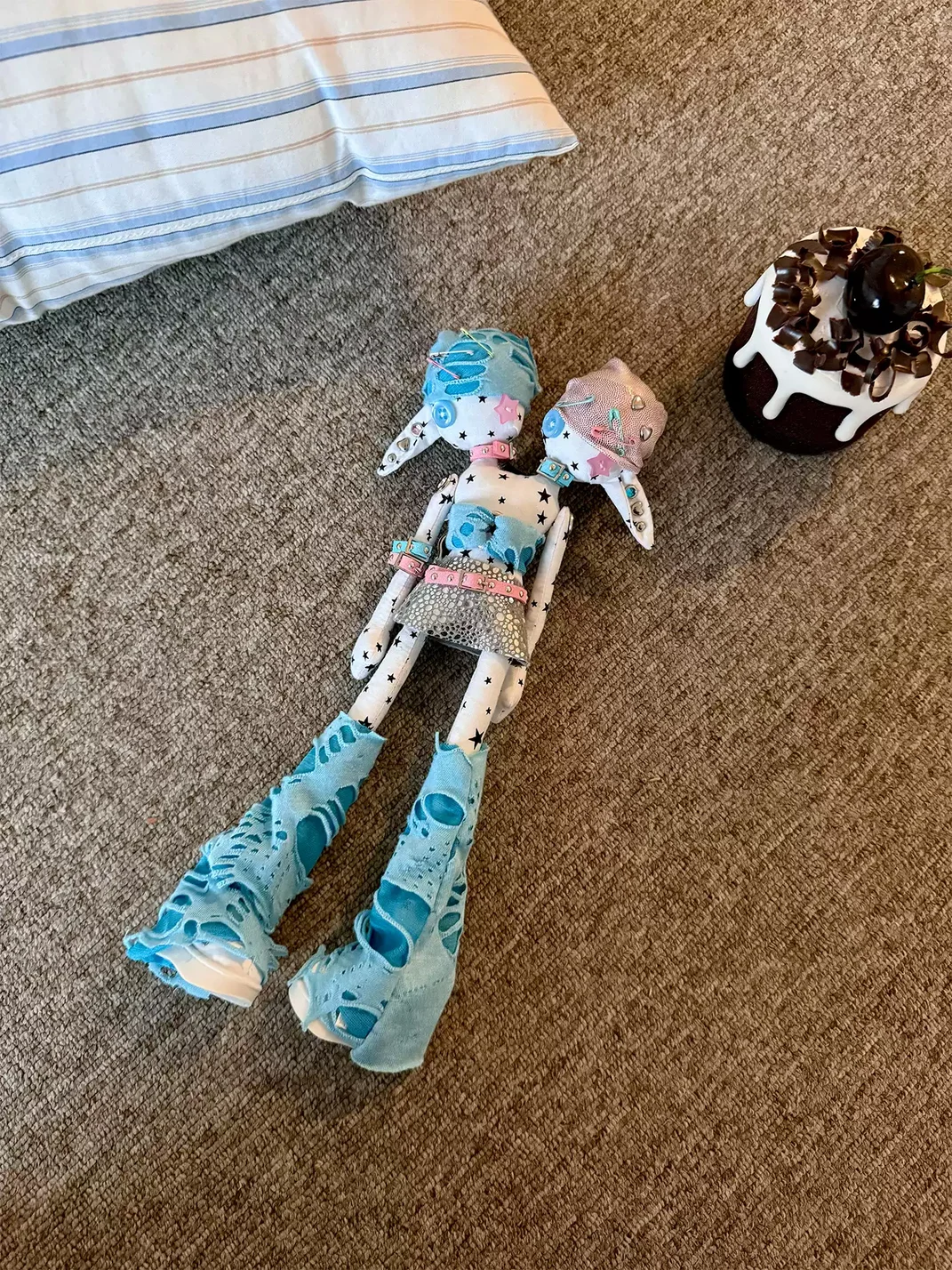 Kuroutaya | Y2K Twin Doll Keychain Charm
