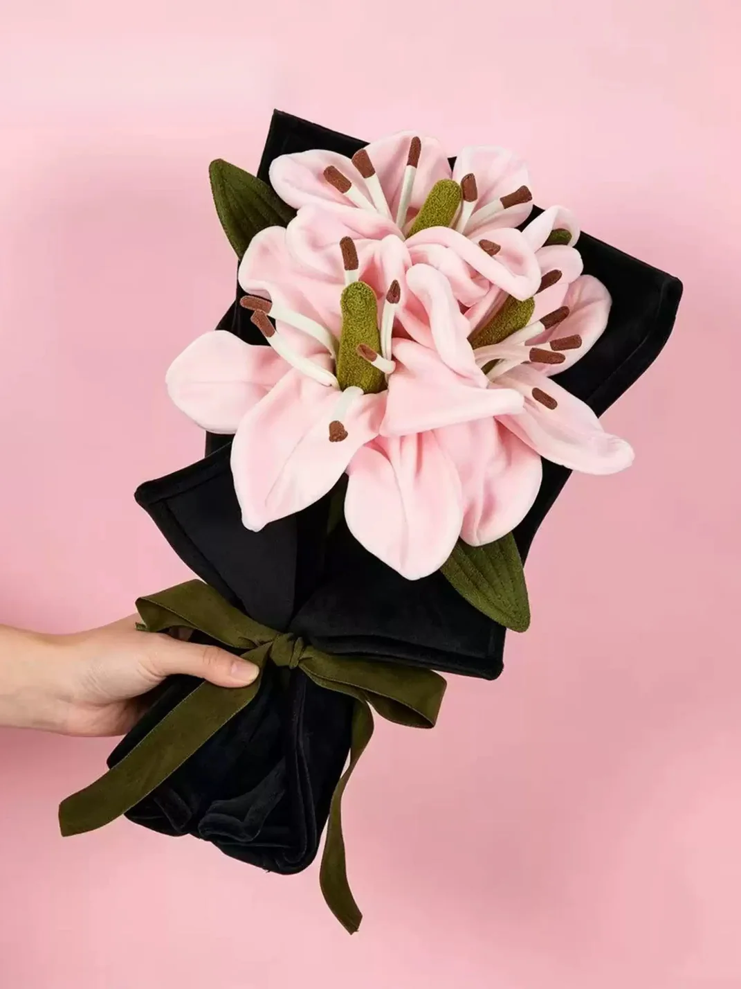 PANGGOM | Plush Lily Hand-Tied Bouquet