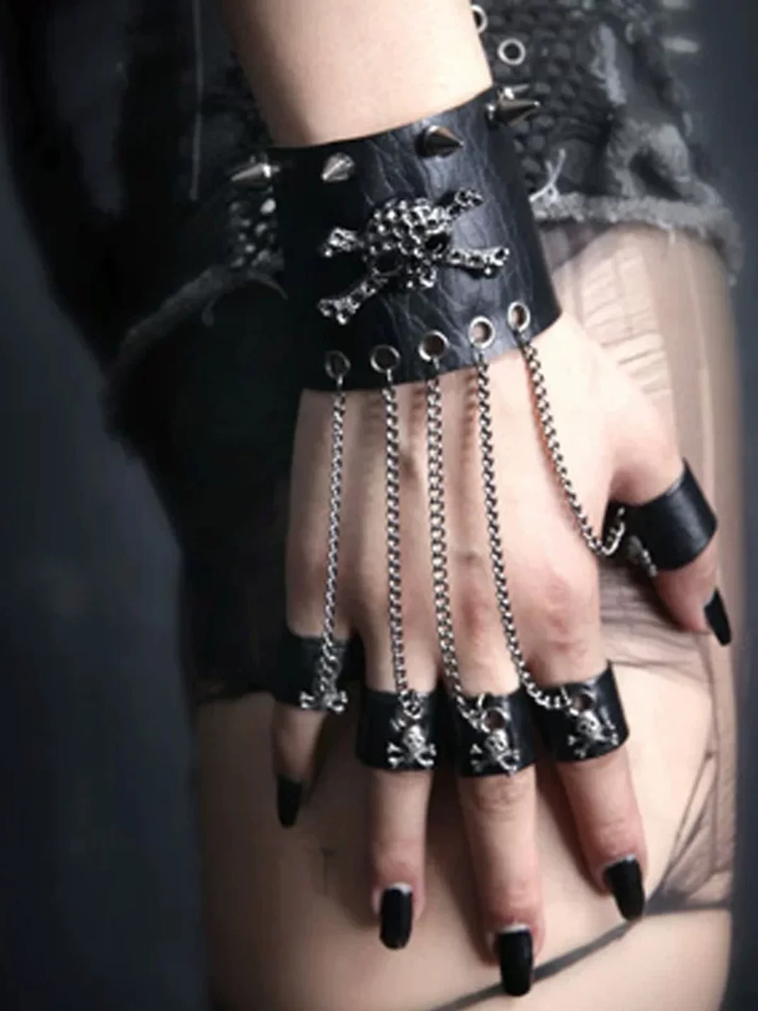 GTLLT | Punk Skull Five-Finger Chain Glove