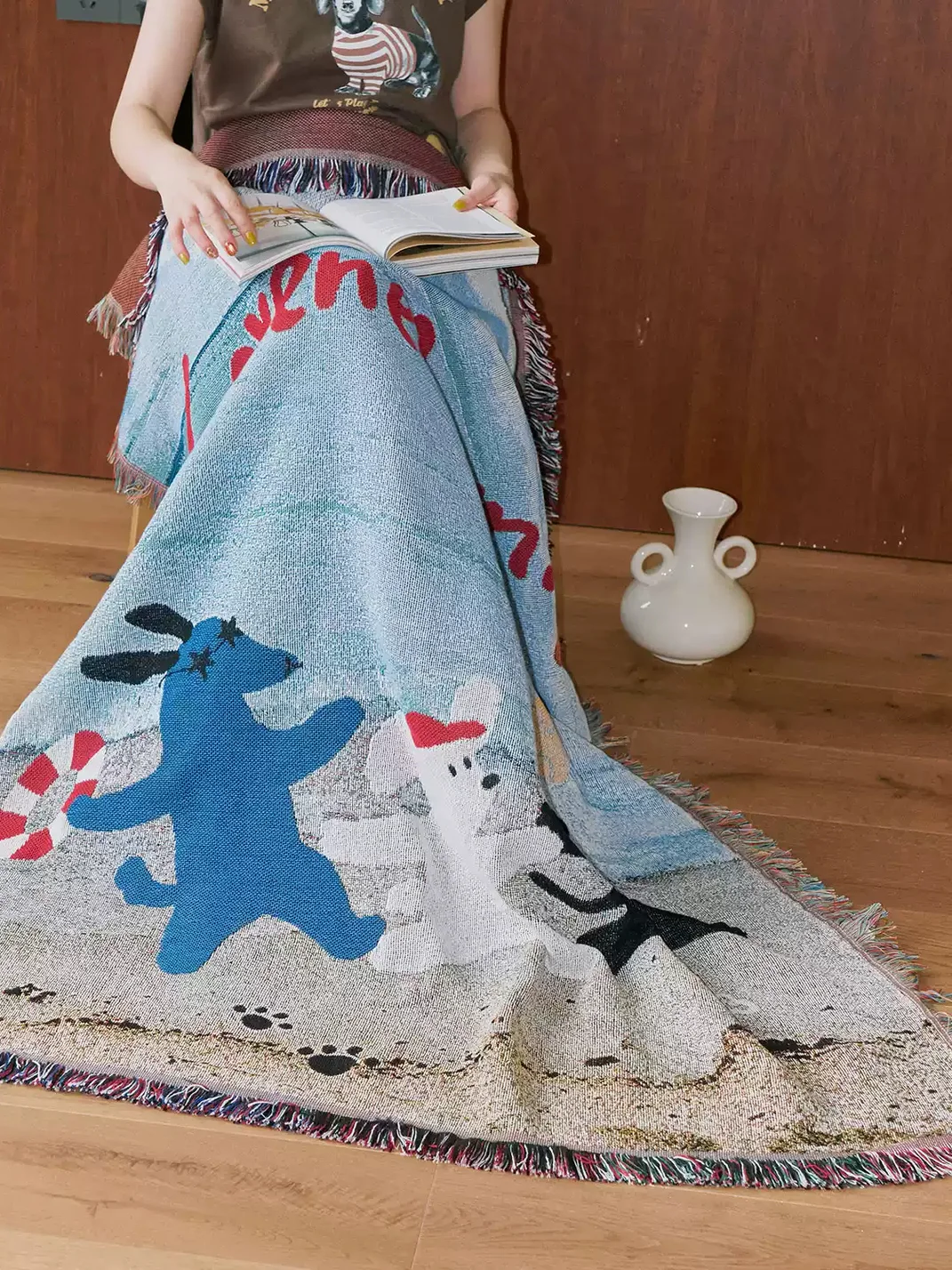 SOREMO | Dog Beach Scene Woven Tassel Throw Blanket