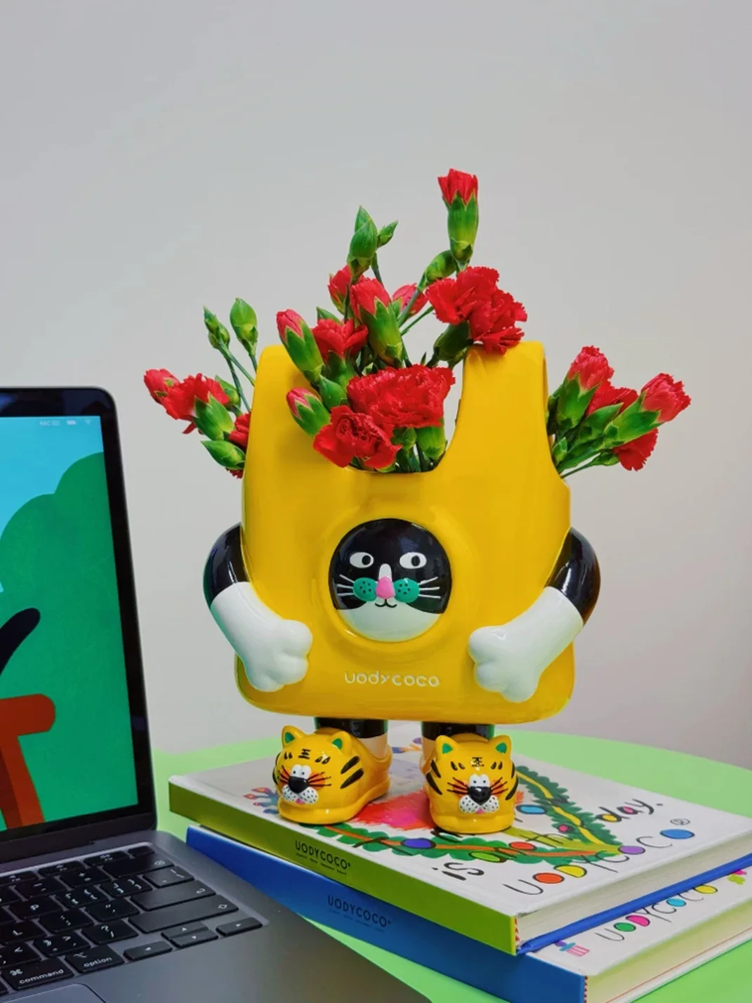 Uodycoco | Hand-Painted Cartoon Cat Flower Vase