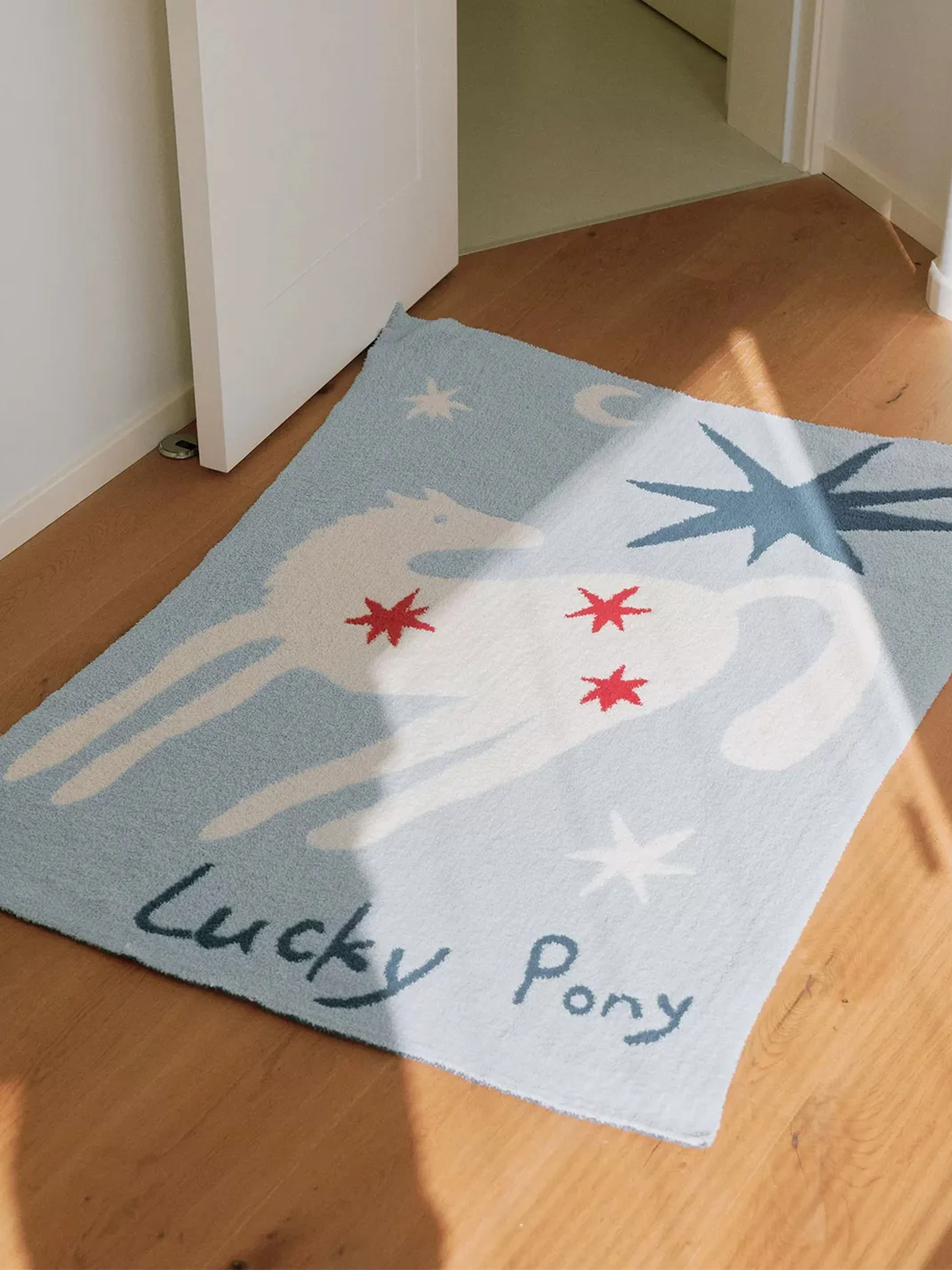 SOREMO | Lucky Pony Plush Throw Blanket
