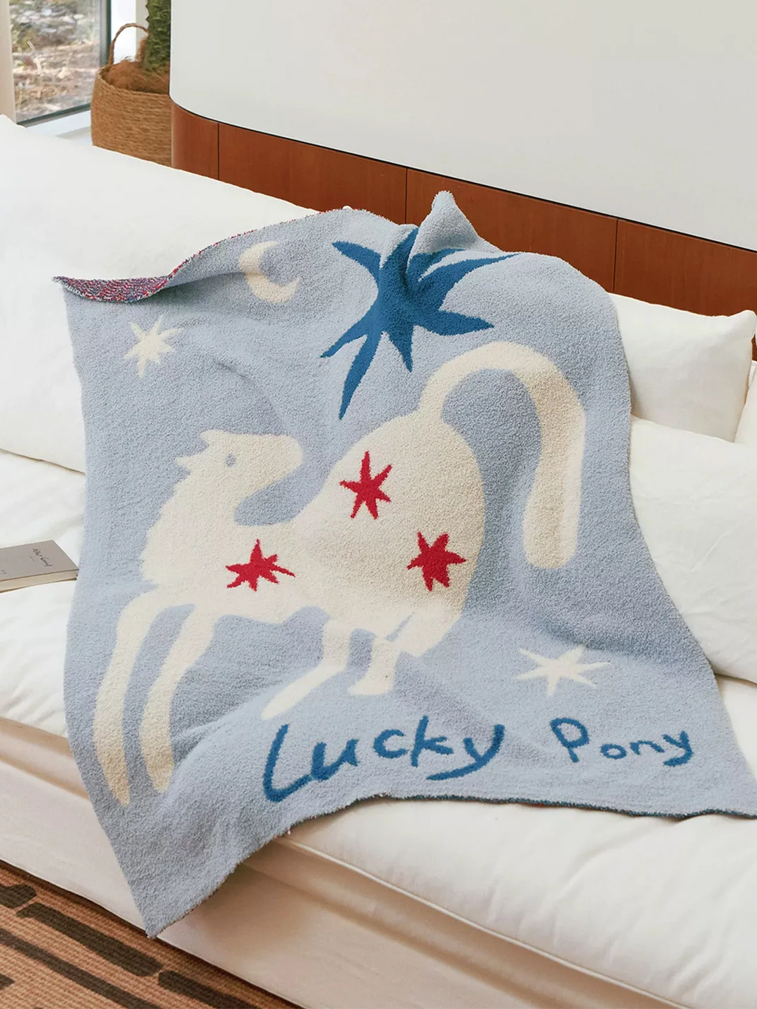SOREMO | Lucky Pony Plush Throw Blanket