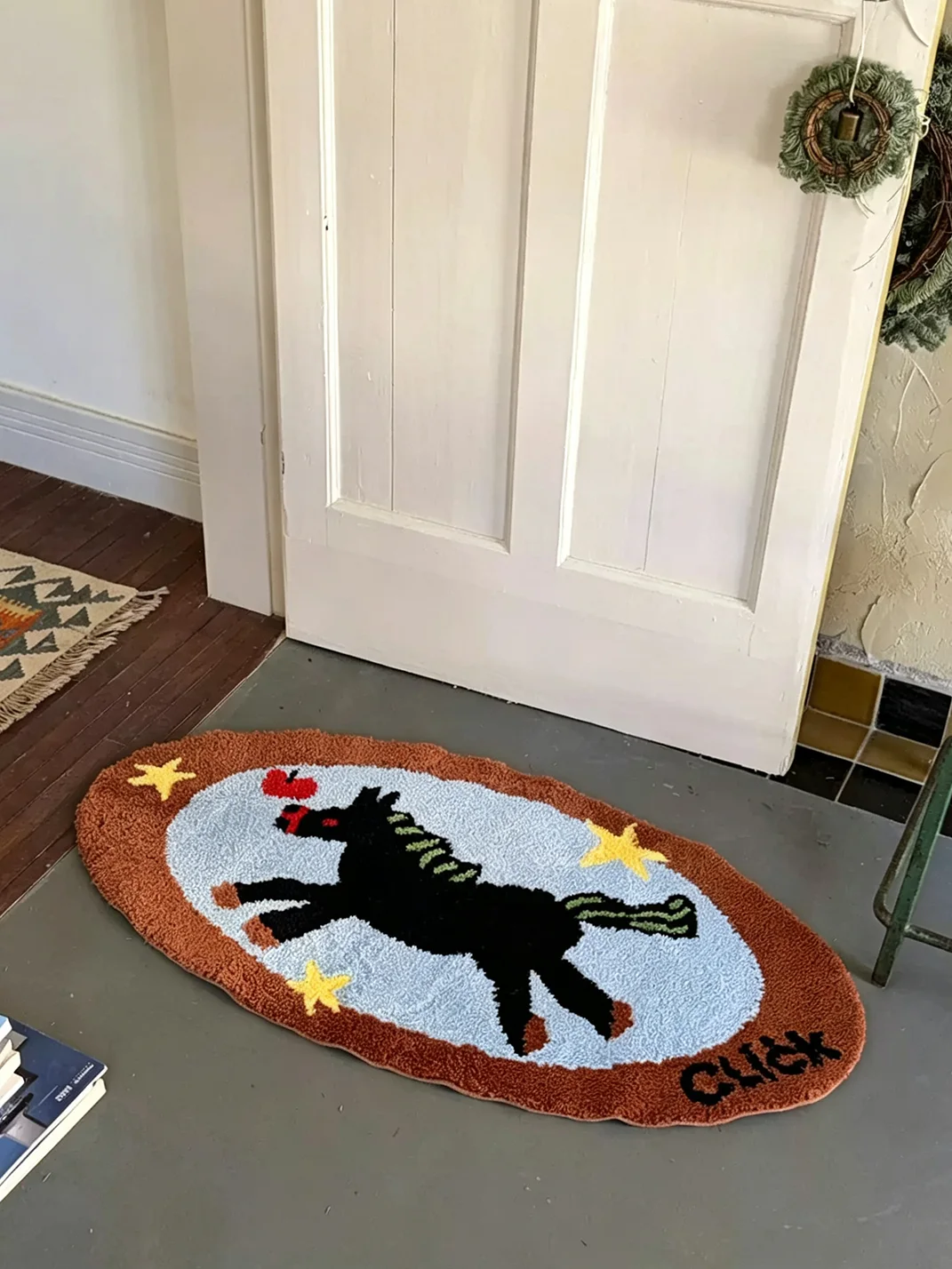 Click | Tufted Oval Horse Pattern Rug