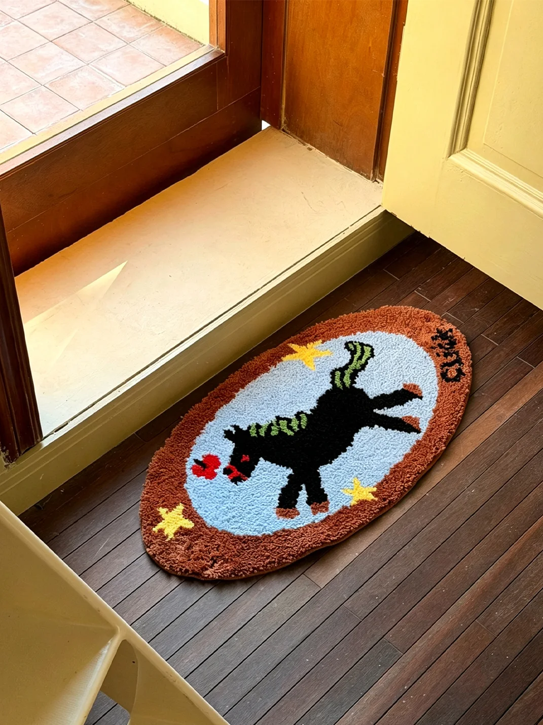 Click | Tufted Oval Horse Pattern Rug