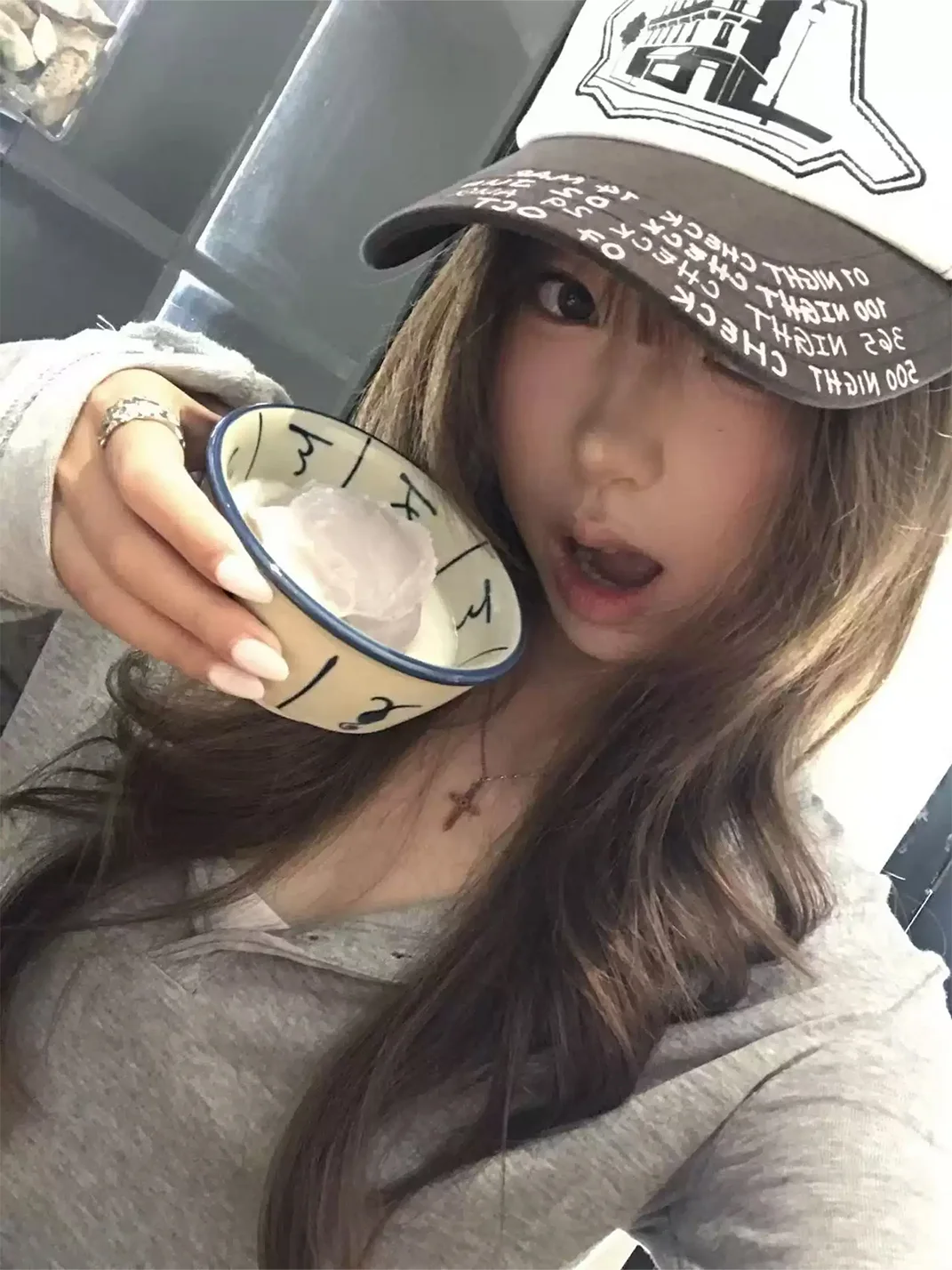 REDRINSE | Distressed Embroidered Graphic Mesh Trucker Hat