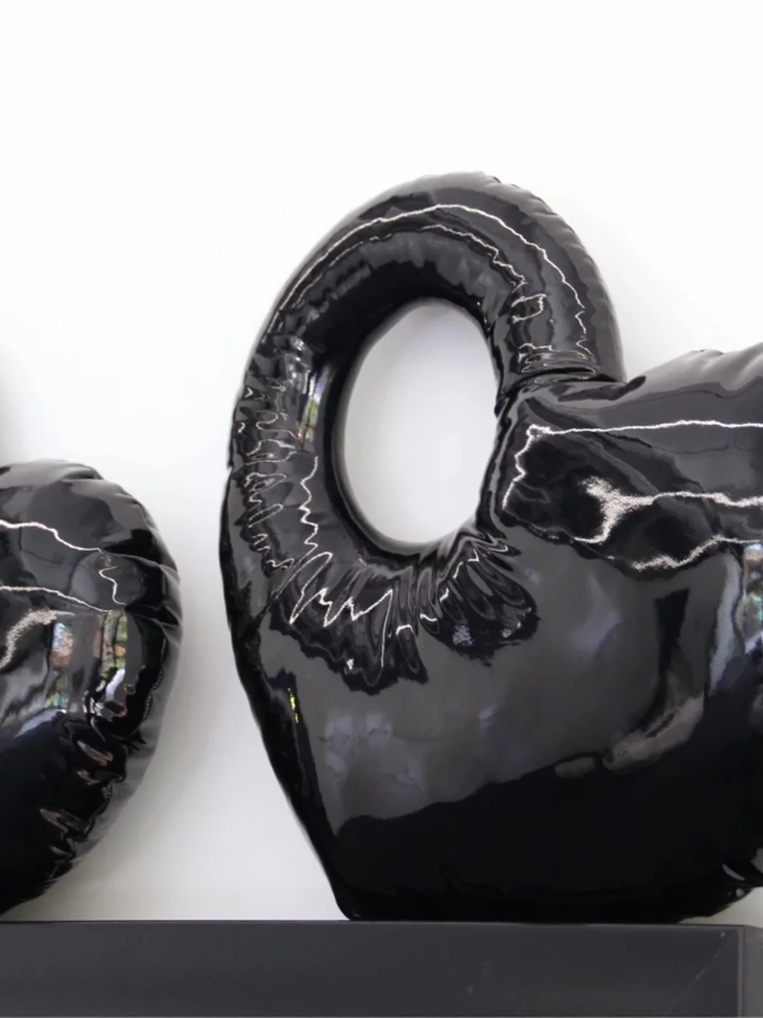 3melifestyle | Glossy Black Heart-Shaped Neck Pillow