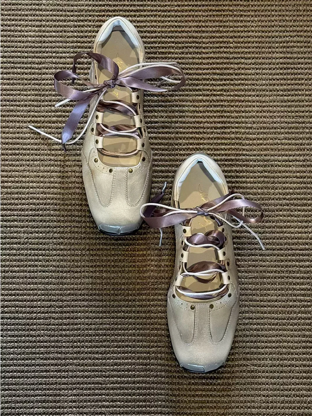 In lucky | Two-Tone Ribbon Lace Square Toe Ballet Flats