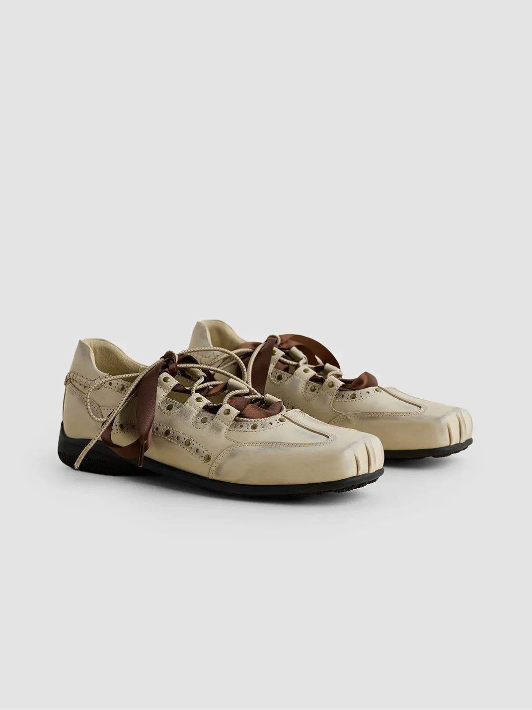In lucky | Two-Tone Ribbon Lace Square Toe Ballet Flats