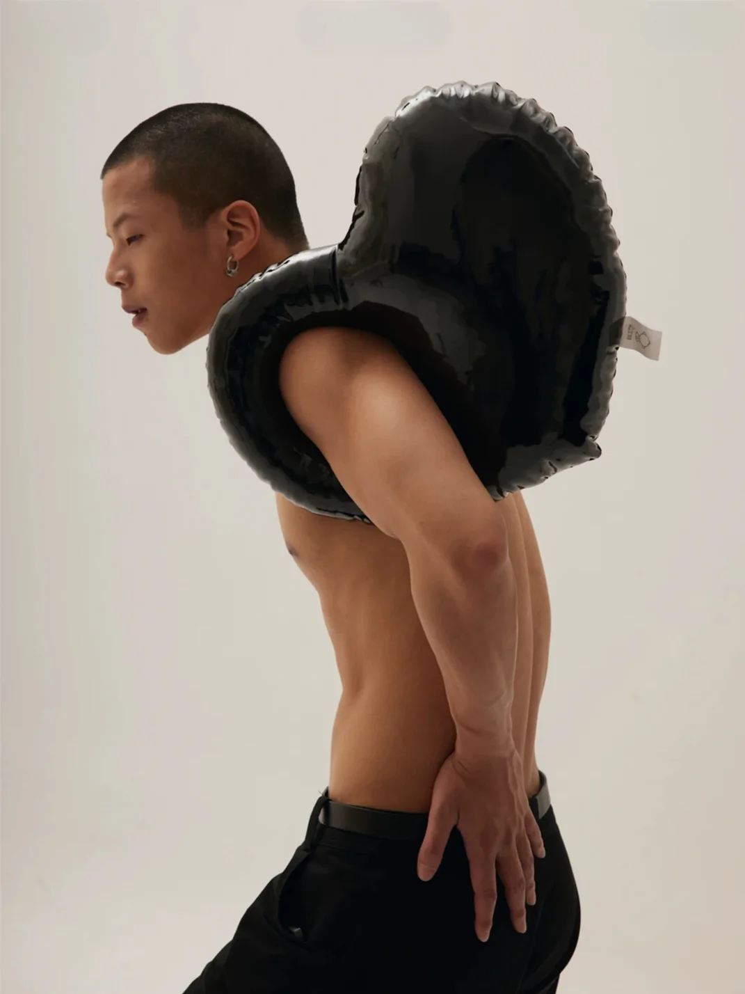 3melifestyle | Glossy Black Heart-Shaped Neck Pillow