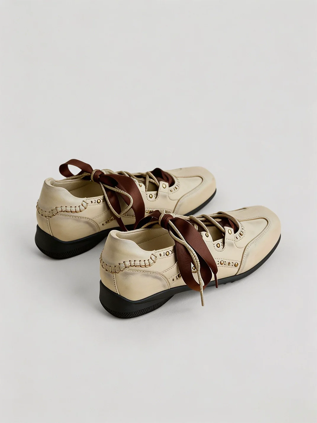 In lucky | Two-Tone Ribbon Lace Square Toe Ballet Flats