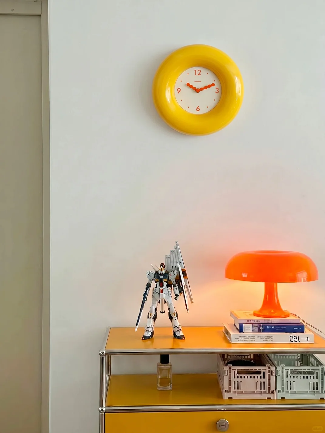 Botro | Bauhaus Retro Bagel Wall Clock