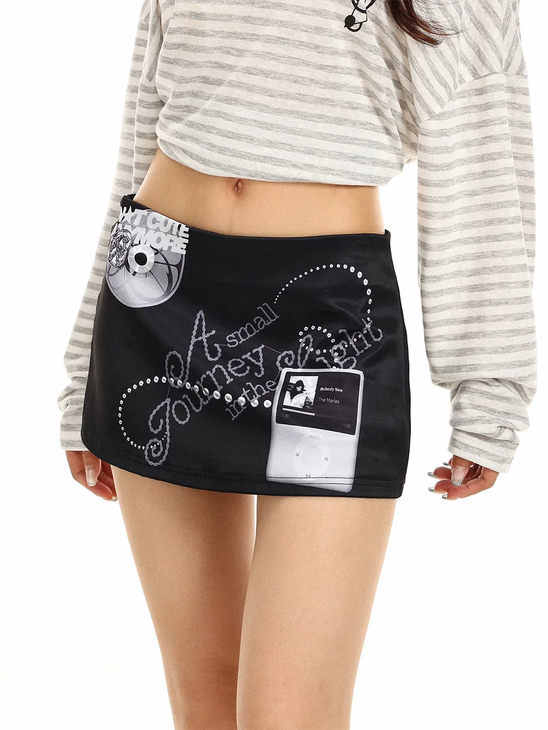 BIGGOLD | Low-Rise Satin Graphic Mini Skirt