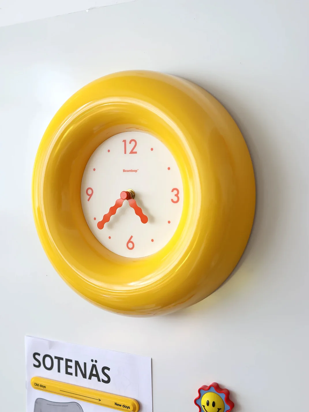 Botro | Bauhaus Retro Bagel Wall Clock